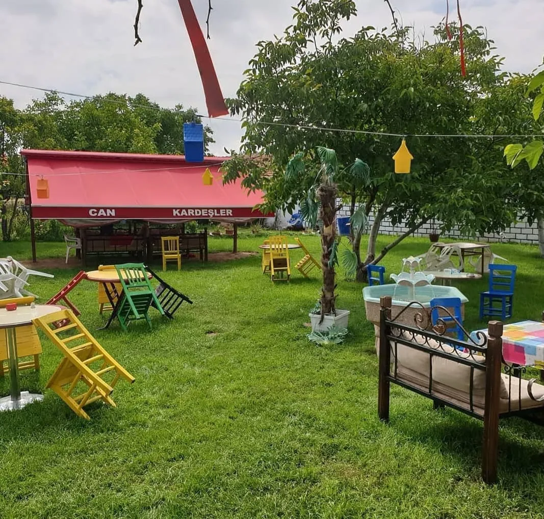 Hacıbektaş çiftlik alanında bakımlı küçükbaş kurbanlıklar